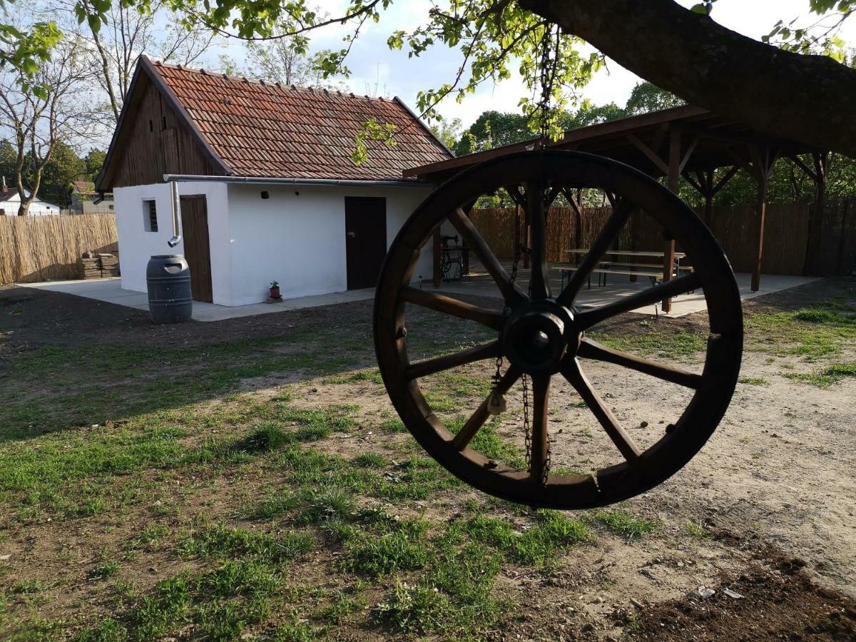 Villa Harsfak Mezokovacshaza Exterior foto