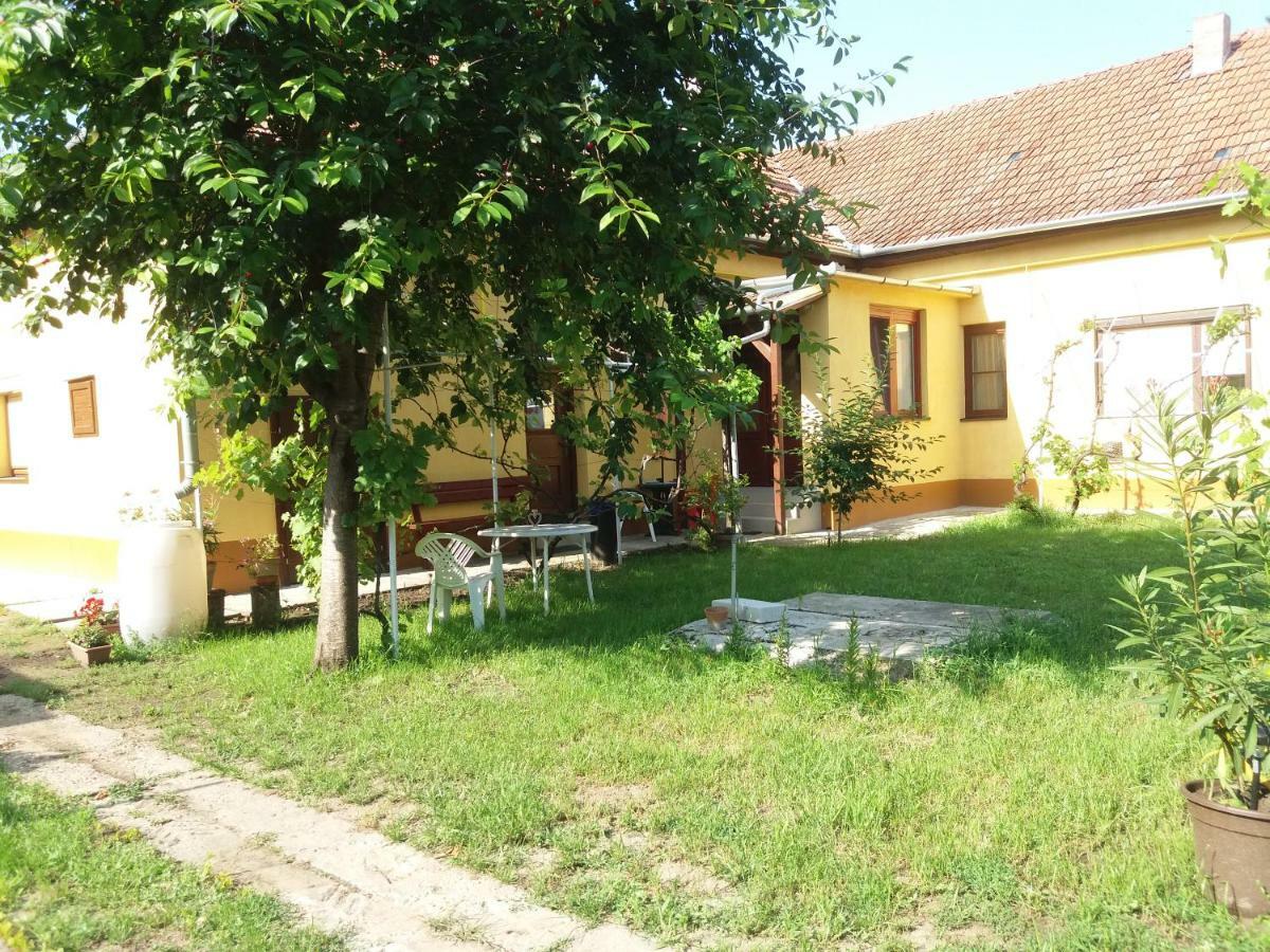 Villa Harsfak Mezokovacshaza Exterior foto